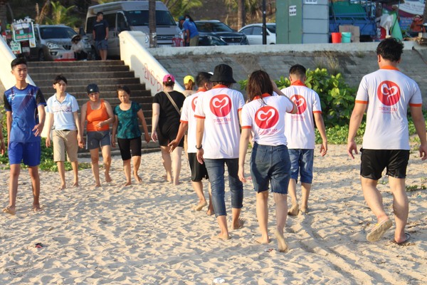 team_trầm_hương_thiên_tâm_tắm_biển_xong